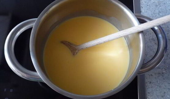 пасхальный кремообразный шоколадный торт с яичным ликером