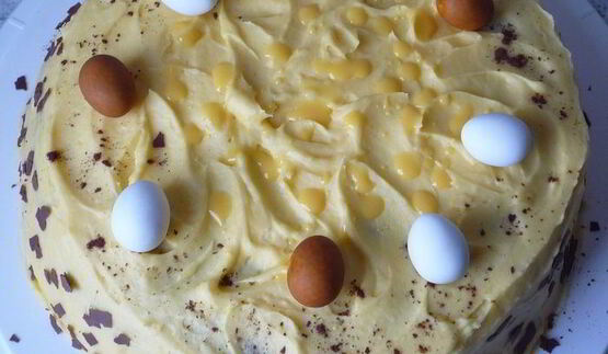 пасхальный кремообразный шоколадный торт с яичным ликером