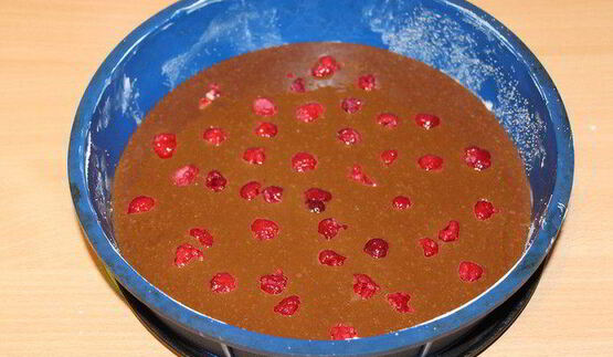 шоколадно-малиновый торт с творожно-сливочным кремом