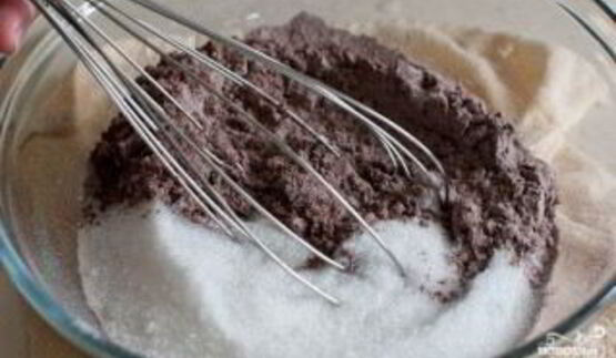 шоколадный торт с печеньем