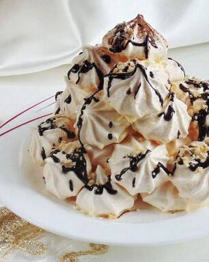 Торт Графские развалины из безе с масляным кремом