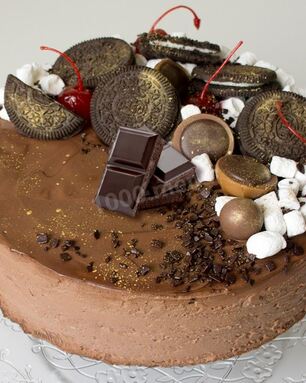 Торт из крошки печенья с выпечкой