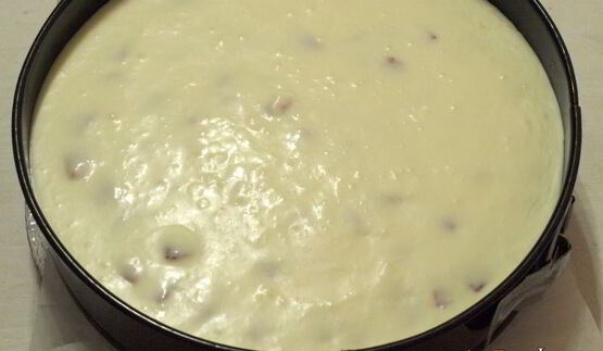 желейно-бисквитный торт с клубникой и малиной