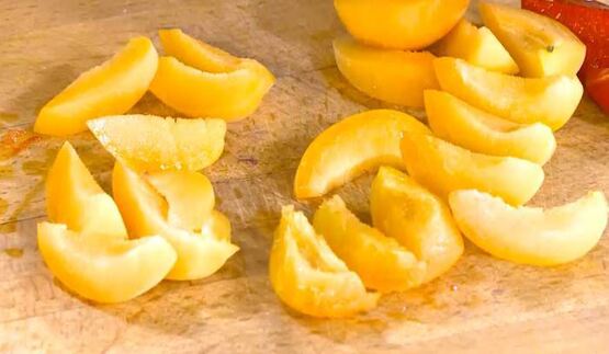 гречишные вафли с фруктами и йогуртом