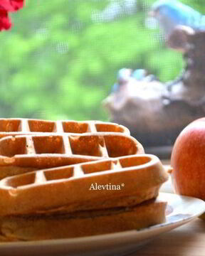 Яблочные вафли с корицей