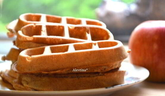 яблочные вафли с корицей