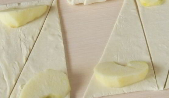 яблочные слойки со сладкой карамелью