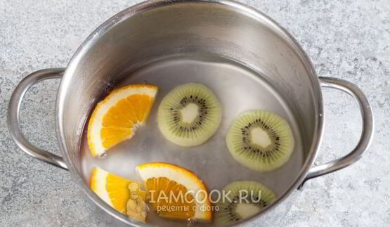 большие эклеры с фруктами