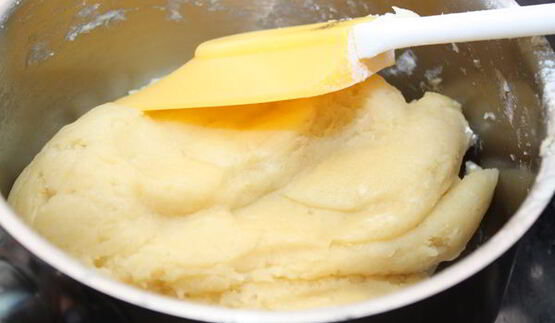 круглые эклеры с заварным кремом