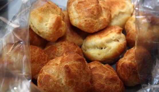 круглые эклеры с заварным кремом