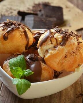 Профитроли с грушевым кремом