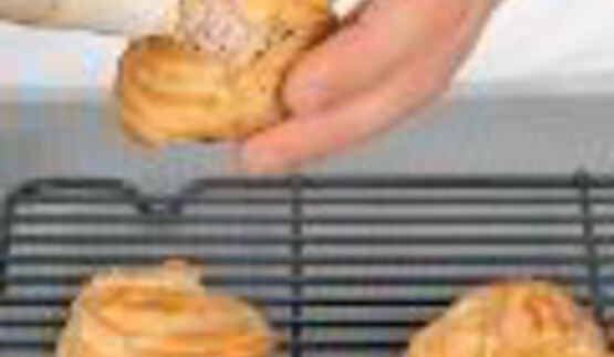 профитроли с кремом из лосося