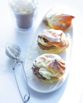 Профитроли с кремом Прага