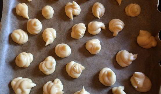 профитроли с шоколадом