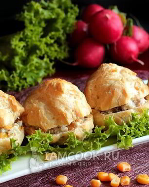 Профитроли со шпротами