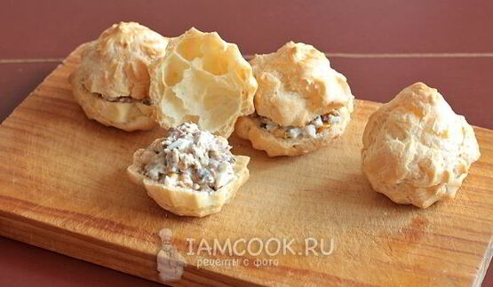 профитроли со шпротами