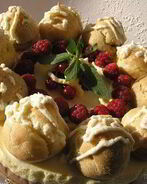 Шоколадно-апельсиновый торт с профитролями