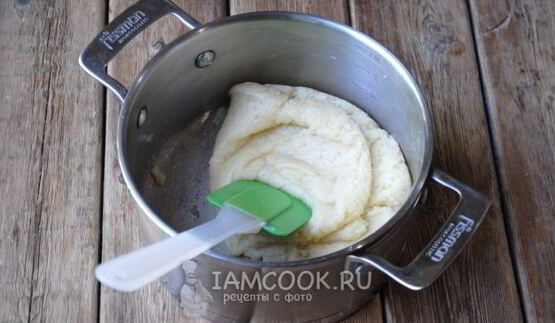 торт из профитролей со сметанным кремом