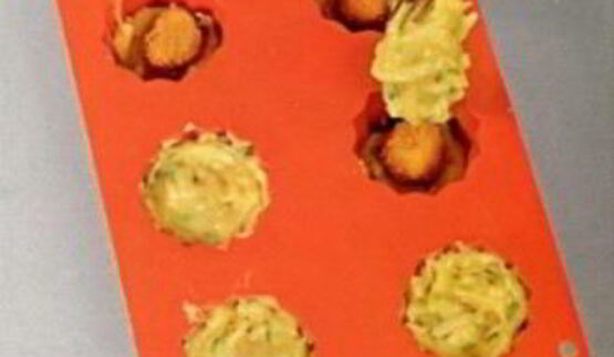 эклеры из заварного теста с белыми грибами