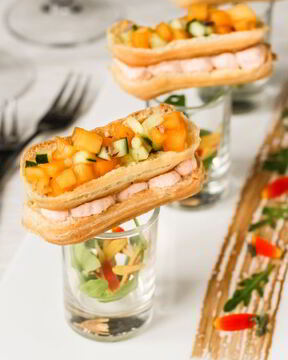 Эклеры с креветочным кремом и тартаром из хурмы