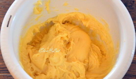 эклеры с шоколадным кремом, карамелью и миндалем