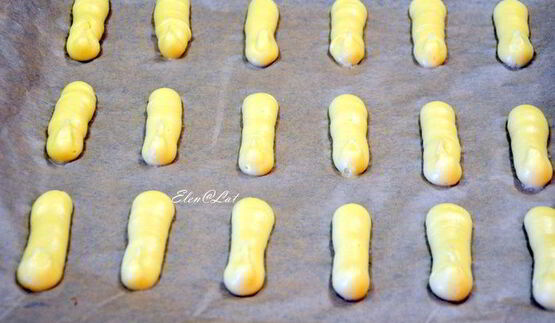 эклеры с шоколадным кремом, карамелью и миндалем