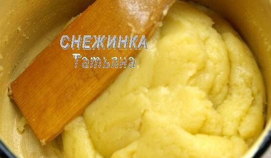 закусочный торт новогодняя елка из профитролей и сливочного крем-мусса с семгой