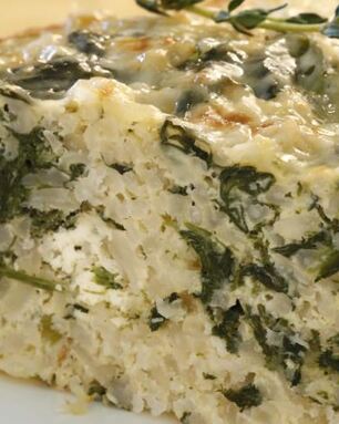 Запеканка из коричневого риса со шпинатом и фетой