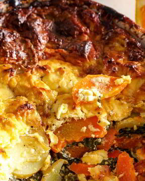 Запеканка из шпината, картофеля и моркови с апельсиновой цедрой