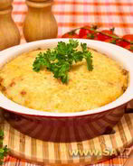 Запеканка с куриным филе, грибами и картофельным пюре