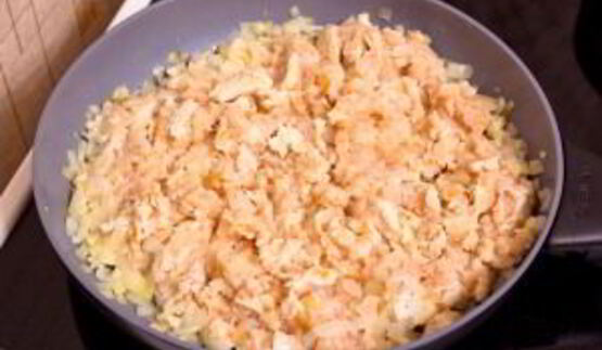 запеканка с куриным филе, грибами и картофельным пюре