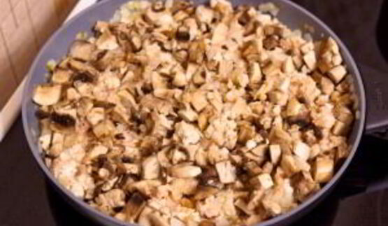 запеканка с куриным филе, грибами и картофельным пюре