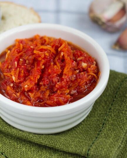 Рецепт аджики с яблоками и помидорами