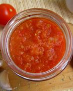 Заманиха из помидор на зиму аджика