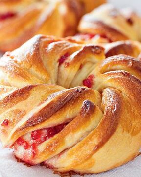 Булочки с малиновым джемом