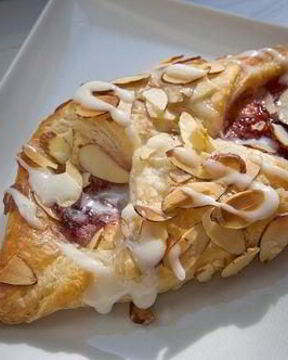 Датские булочки с марципаном и джемом