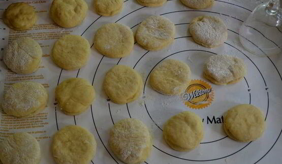 донаты с малиновым джемом