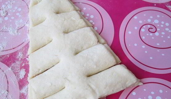 елочка с джемом из творожно-слоеного теста