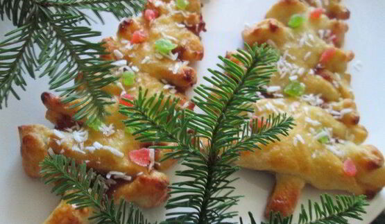 елочка с джемом из творожно-слоеного теста