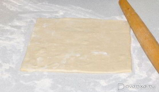 полоски с джемом из слоеного теста