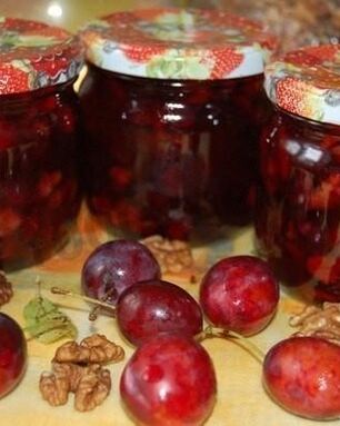 Сливовый джем с орехами