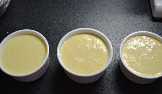 сметанный соложеник с клубничным джемом