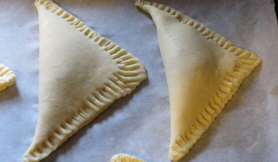 творожные треугольники с джемом