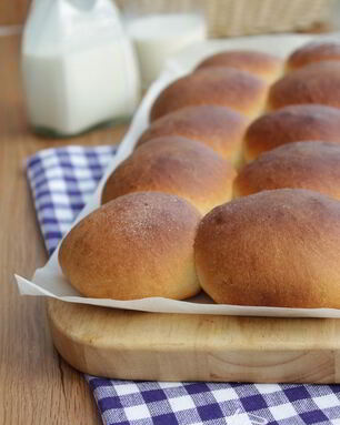 Ванильные сдобные булочки с джемом