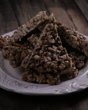 Гозинаки — грецкие орехи с медом