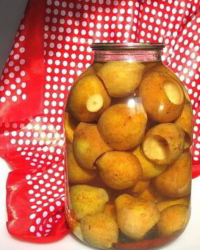 Грушевый компот с корицей