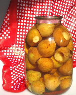 Грушевый компот с корицей