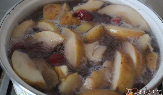 компот из кизила, яблок и мяты