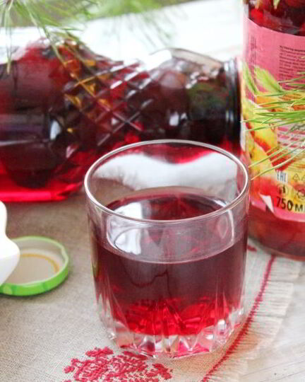 Рецепт компота из ранеток и вишни на зиму