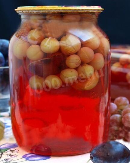 Рецепт компота из слив и винограда